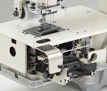 Многоигольная промышленная швейная машина Kansai Special DFB-1408 PMD для притачивания пояса с предварительным натяжением резинки
